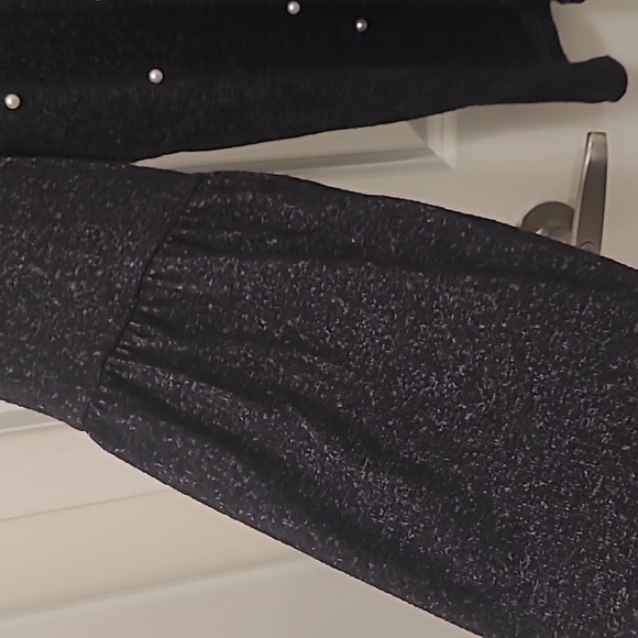 Simply Vera Vera Wang charcoal gray sweater with bell sleeves and pearl decal. - Picture 3 of 7